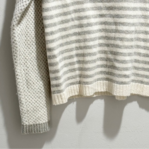SUNDANCE Women’s Gray Ivory Stripe Pullover Wool Blend Crew Neck Sweater Size XS - Picture 4 of 6